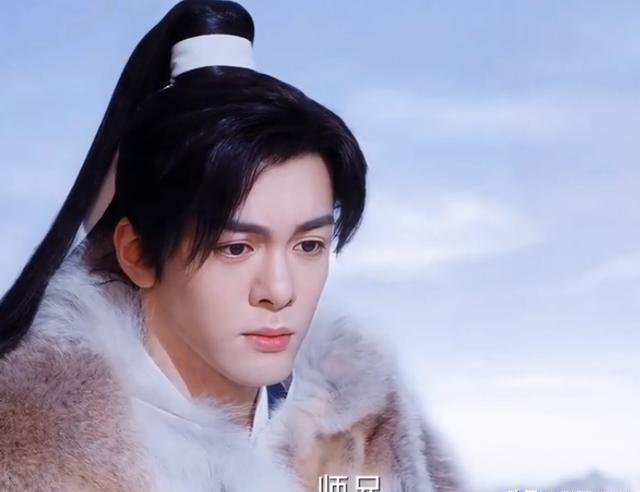李沁与曾舜晞携七夜雪主创团队演绎冬日舞蹈初雪，惊艳亮相！