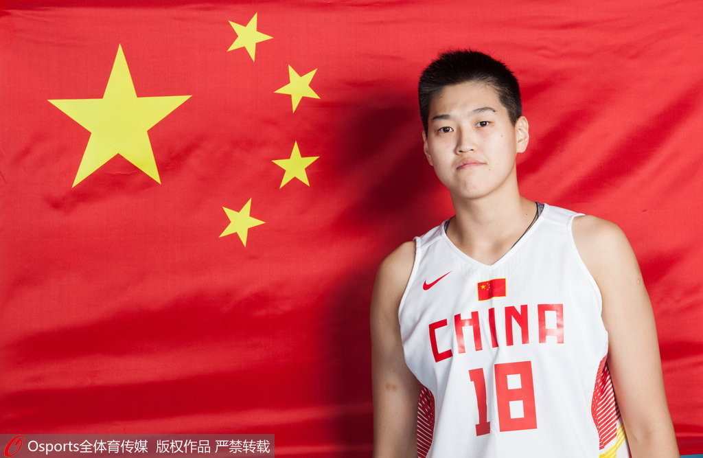 伍鹏谈亚锦赛夺冠，篮球盛宴与友情的荣耀时刻