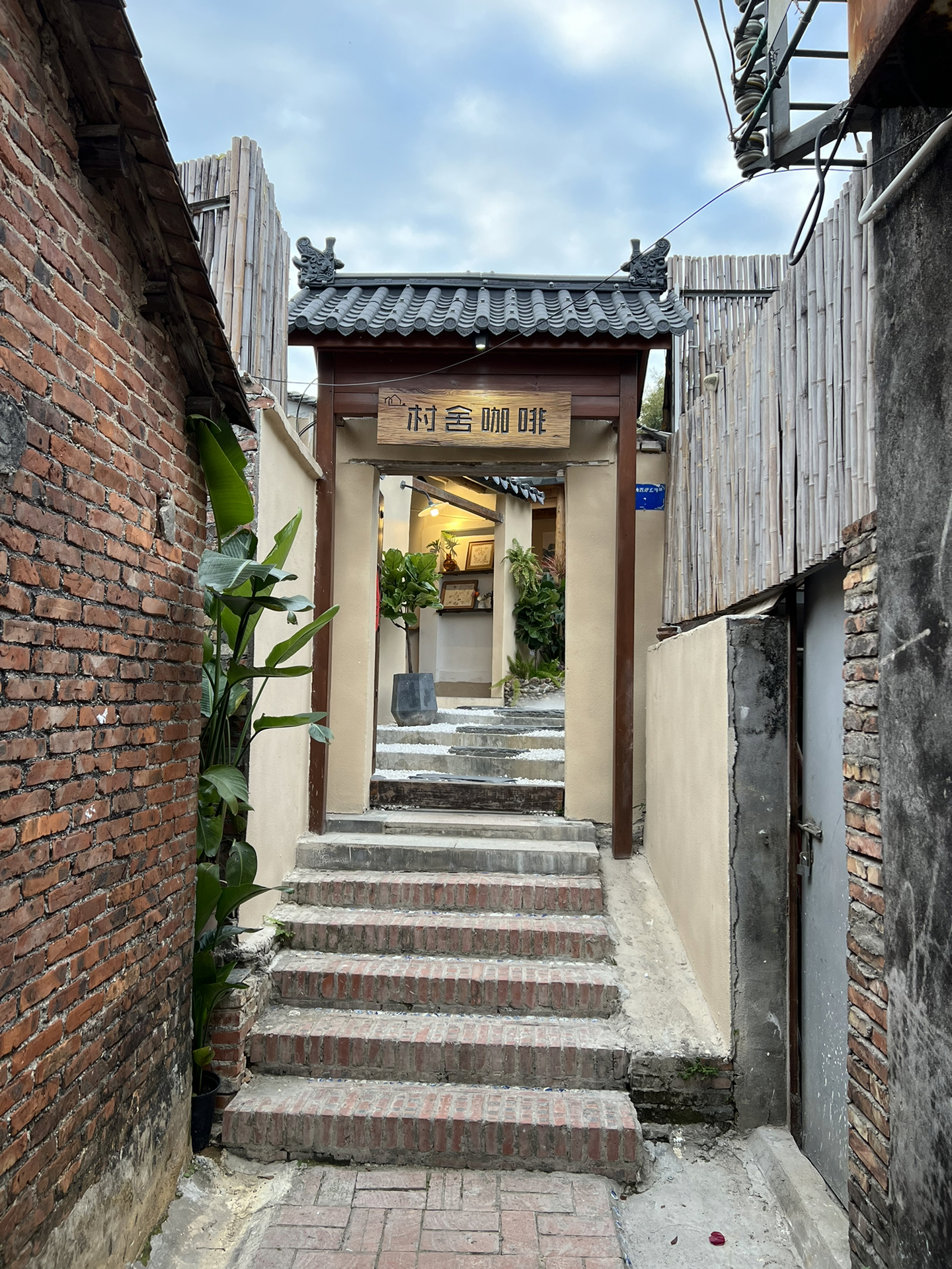 最新援助照亮小巷深处的独特小店，隐藏宝藏发掘之旅