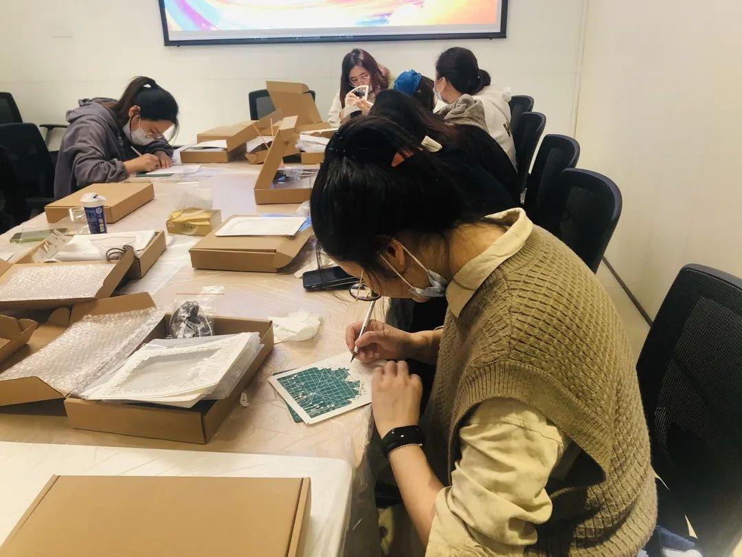 光影探索，知识的光芒与自信成就之源