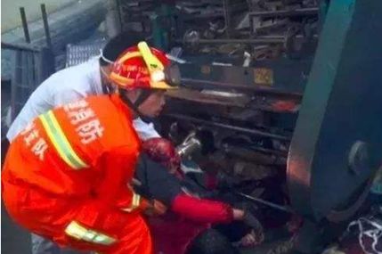 车床事故现场图片及车床安全操作指南