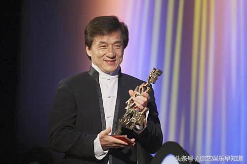 国际巨星成龙，变化、自信与成就的力量之最新动态