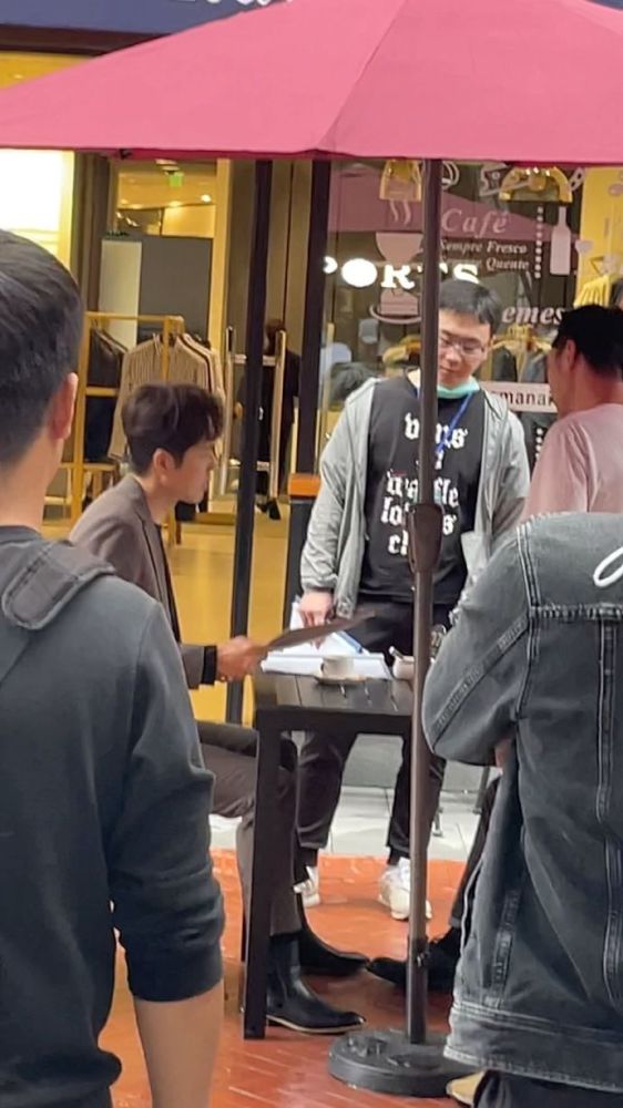 钟汉良最新机场路透，科技潮流新标杆，展现前沿科技力量体验